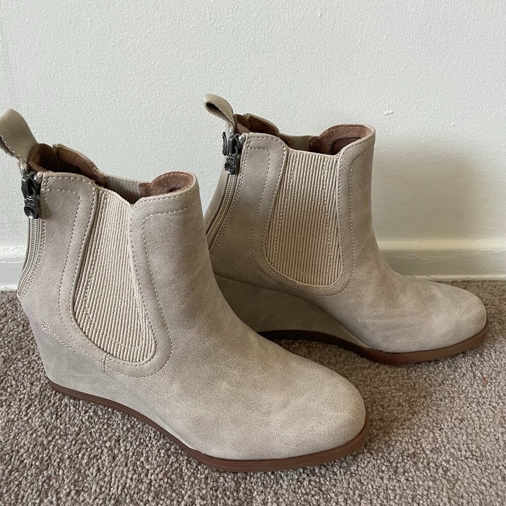 NWOT Chelsea Wedge Booties in white sand